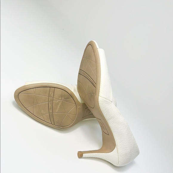 Fioni White Kitten Heels - Picture 4 of 5